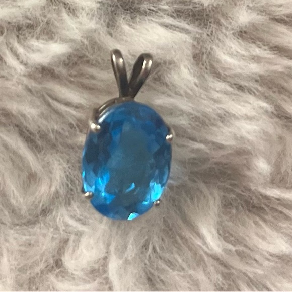 Topaz Jewelry - Blue TOPAZ Silver Setting Oval Faceted Pendant Gorgeous